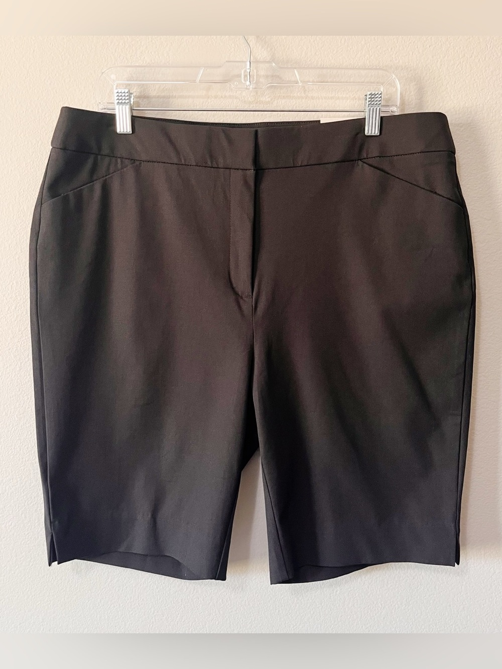Chico's NWT Secret Stretch Waistband Bermuda Dress Shorts Black Size 2.5 Large